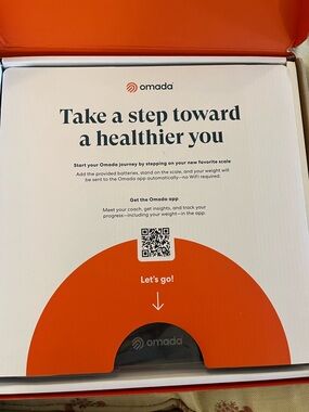 Omada Smart Weight Scale Packaging - White & Orange